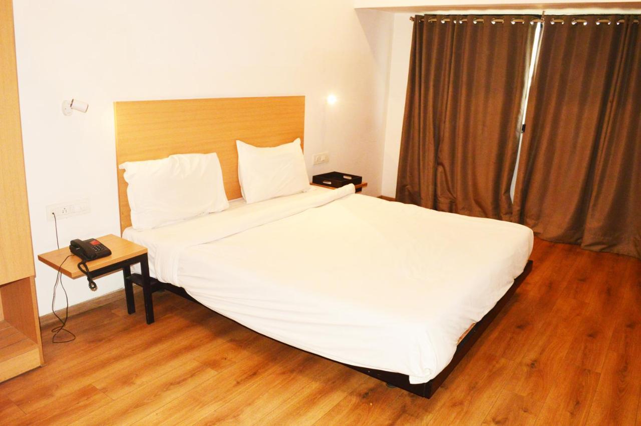 Hotel Orient Avenue Nagpur Eksteriør bilde